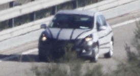Nuova hatchback Nissan catturata su strada