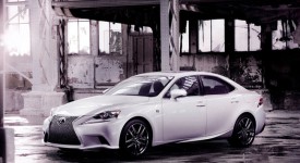 Svelate le prime foto della nuova Lexus IS