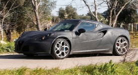 spyshots-alfa-romeo-4c-scooped-medium_2