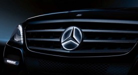 Mercedes nuovo logo illuminato tra gli optional