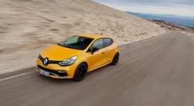 406205_9560_big_2013-renault-clio-rs-41