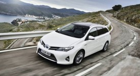 Toyota-Auris-Touring-Sports-2013-1-e1361204313210