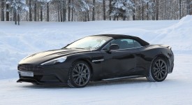 Aston Martin Vanquish Volante spiata ancora sulla neve