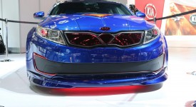 kia-optima-hybrid-superman-chicago-2013_04