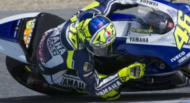 Il ritardo della Yamaha dovuto alla lotta Rossi-Lorenzo