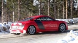 Audi R8 e-tron prosegue nei test