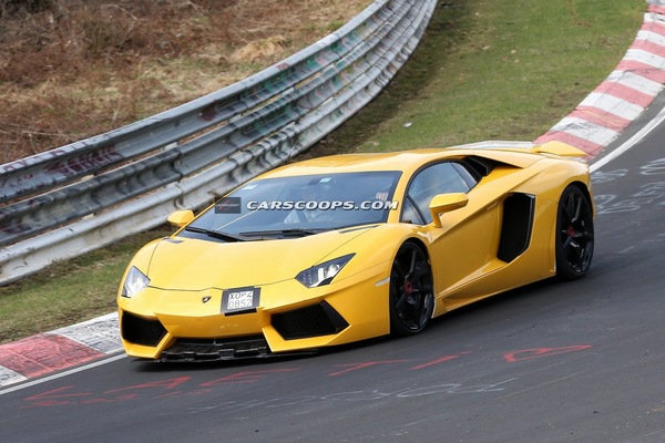 New-Lamborghini-Aventador-SV-7[3]