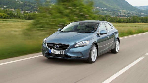 Volvo V40 T2 prezzi da 22.450 euro