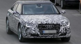Audi A8 restyling foto spia