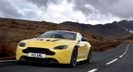 Aston_Martin-V12_Vantage_S_2014_800x600_wallpaper_01