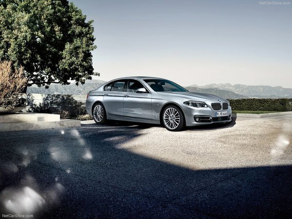 BMW-5-Series_2014_800x600_wallpaper_01