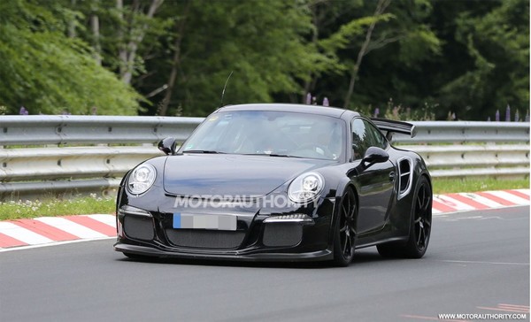 2015-porsche-911-gt2-spy-shots_100431736_l