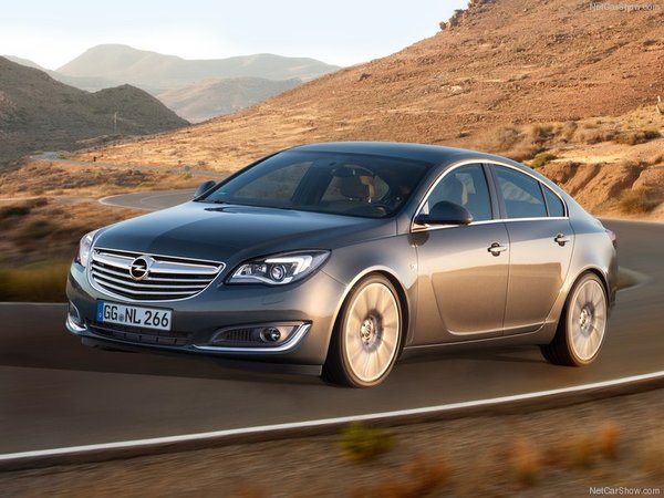 Opel-Insignia_2014_800x600_wallpaper_01