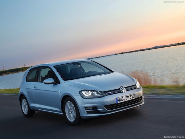 Volkswagen-Golf_TDI_BlueMotion_2014_800x600_wallpaper_01