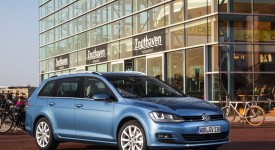 Volkswagen-Golf_Variant_2014_800x600_wallpaper_01