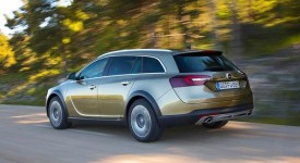 Opel Insignia Country Tourer rivelata