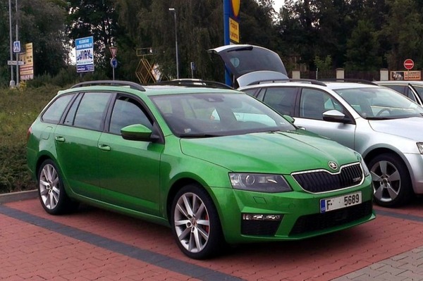 Octavia-RS-Czech-Parking-Lot-2[3]