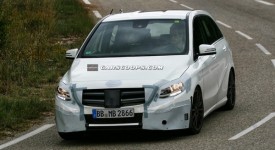 2015-Mercedes-B-Class-FL-2[3]