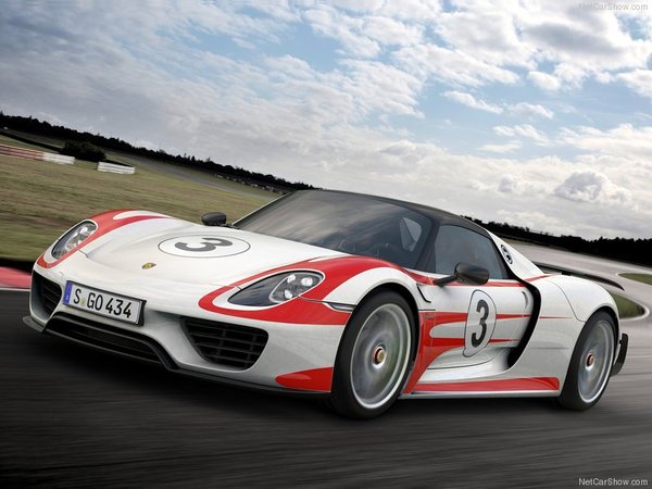 Porsche-918_Spyder_2015_800x600_wallpaper_04