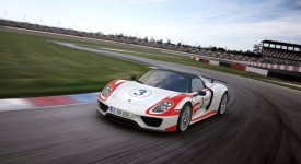 Porsche-918_Spyder_2015_800x600_wallpaper_06