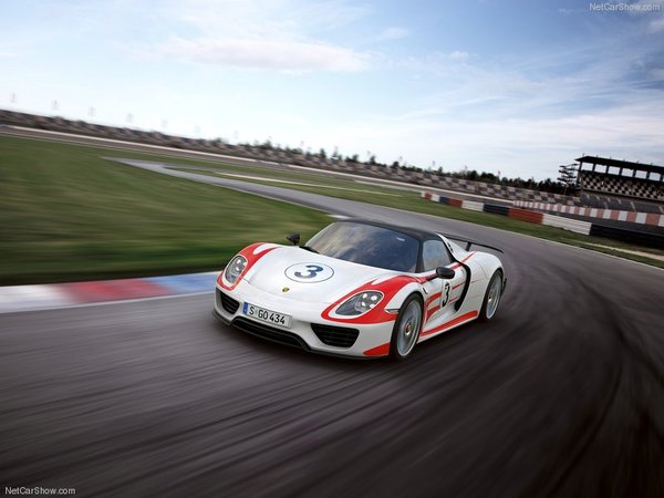 Porsche-918_Spyder_2015_800x600_wallpaper_06