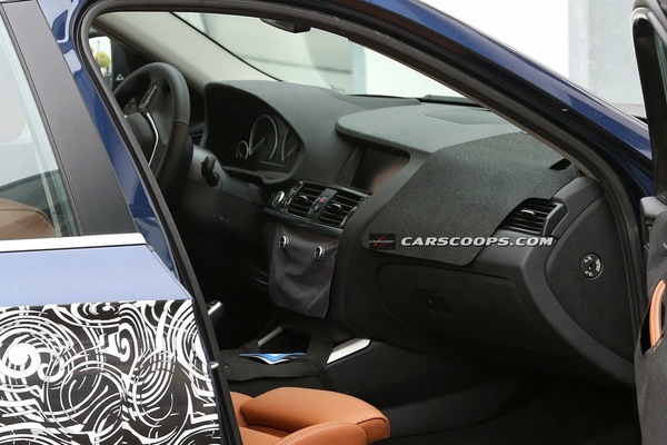 Nuova BMW X4 spiata anche negli interni