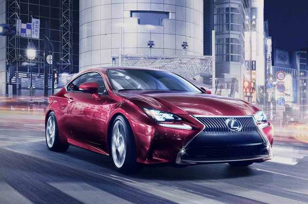 Lexus_RC_city_dynamic_front