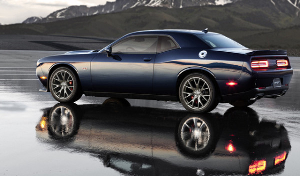 Dodge-Challenger-SRT-2015_horizontal_lancio_sezione_grande_doppio