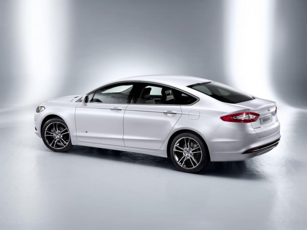 Nuova-Ford-Mondeo-Hybrid-2013-2