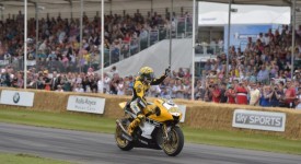 valentino-rossi-on-board-con-la-yamaha-m1-al-goodwood-festival-of-speed_1.jpg_650