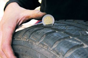 Auto, sicurezza stradale: gli pneumatici sono il problema più importante
