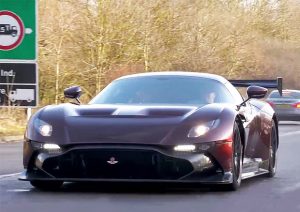 Aston Martin Vulcan AMR Pro, questo modello potrà circolare su strada!