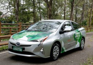 Prius Hybrydd FFV, Toyota svela il primo prototipo flexi fuel al mondo